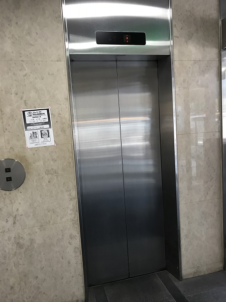 銀座カラー金山店エレベーター