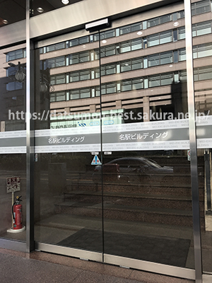 銀座カラー名古屋駅前店ビル入口