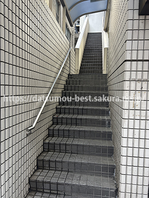 スキミークリニック渋谷院階段